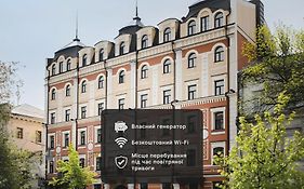 Поділ Плаза Готель